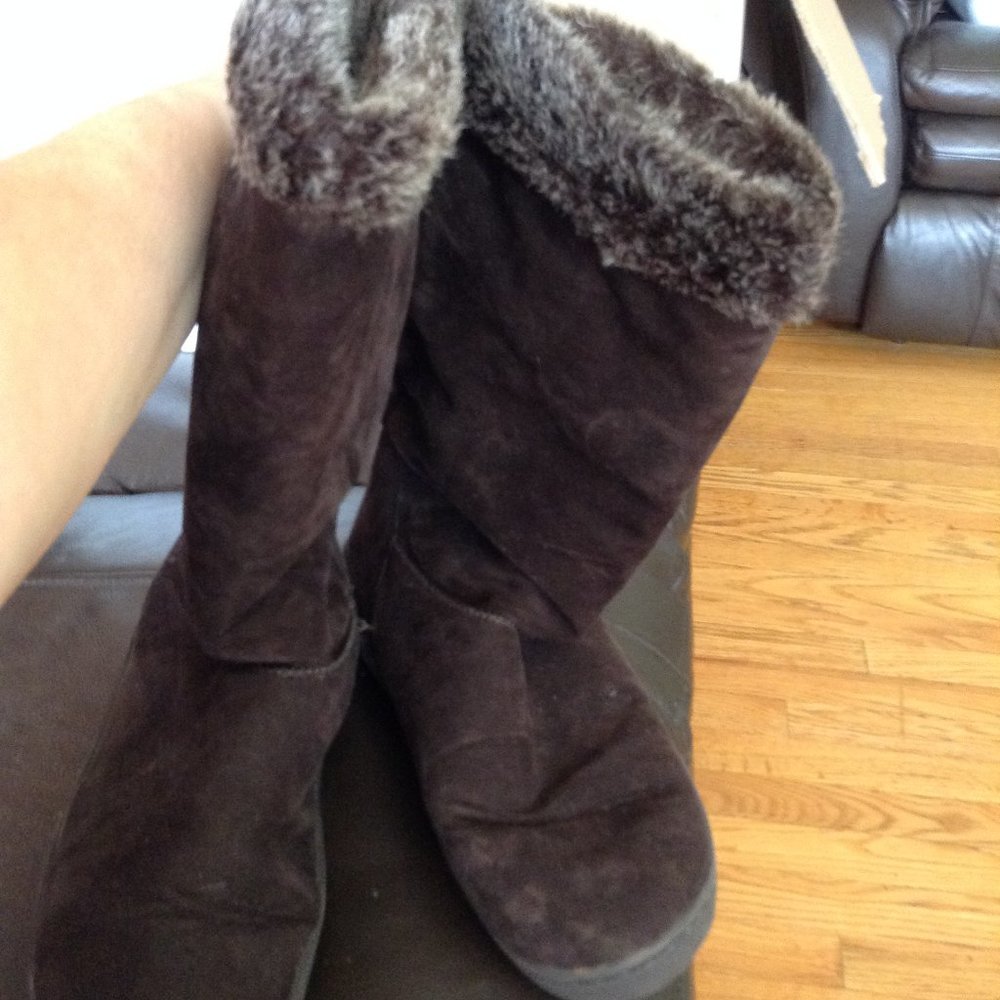 Women's Fuzzy Boots Size 10